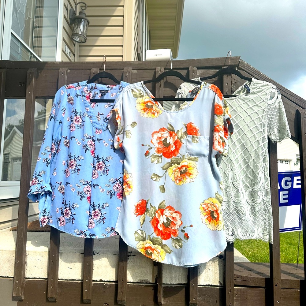 Bundle of sky blue blouses 👚